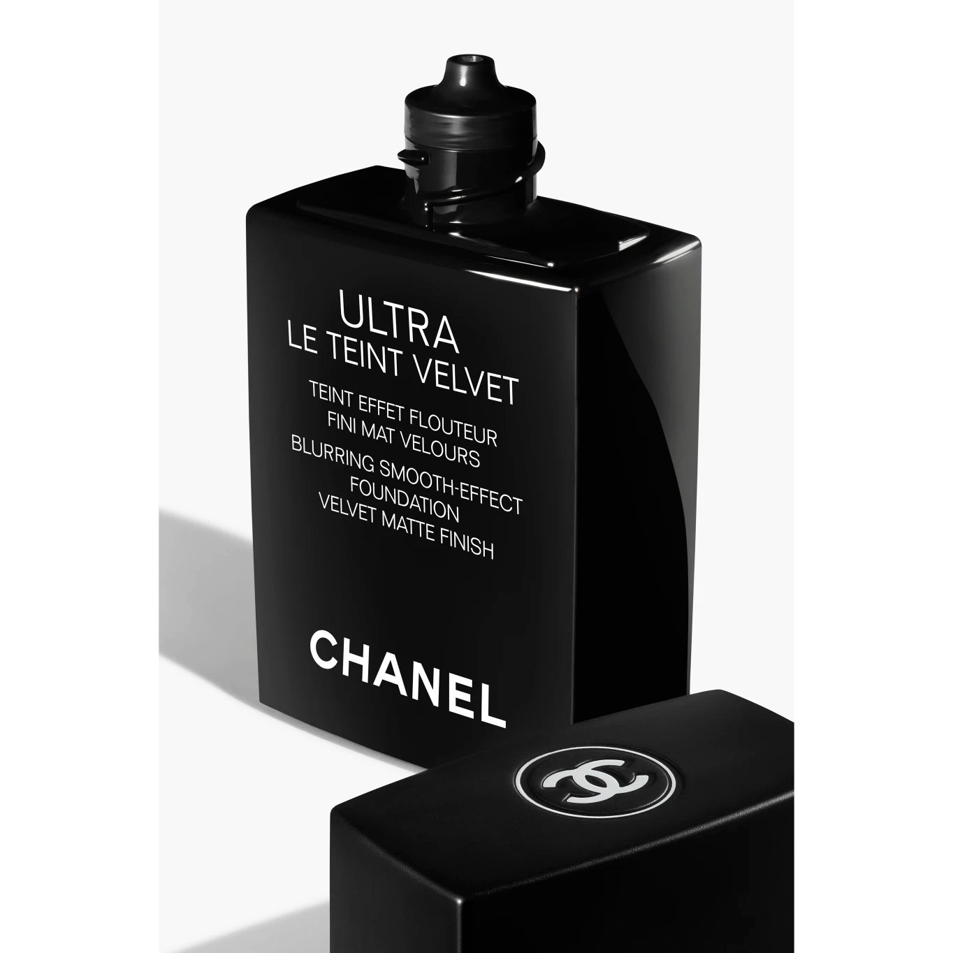 Ultra Le Teint Velvet Blurring Smooth-Effect Foundation